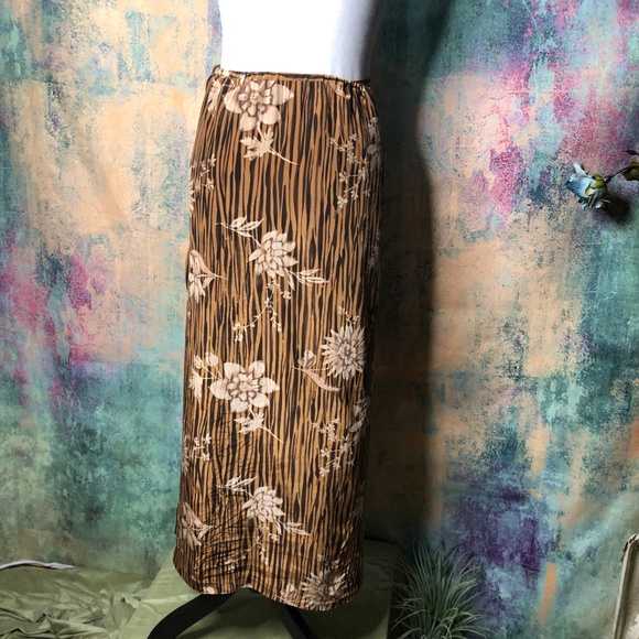 ๐Saks Fifth Ave Real Clothes Silk Wrap Skirt๐ - Picture 2 of 8